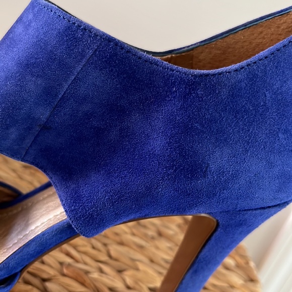 BCBG Suede Peep Toe Pumps (US 8.5) - Picture 3 of 9